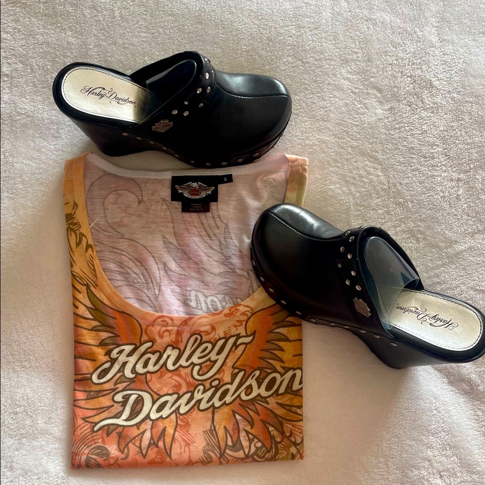 Beautiful V-Neck Harley Davidson Short Sleeve Top.